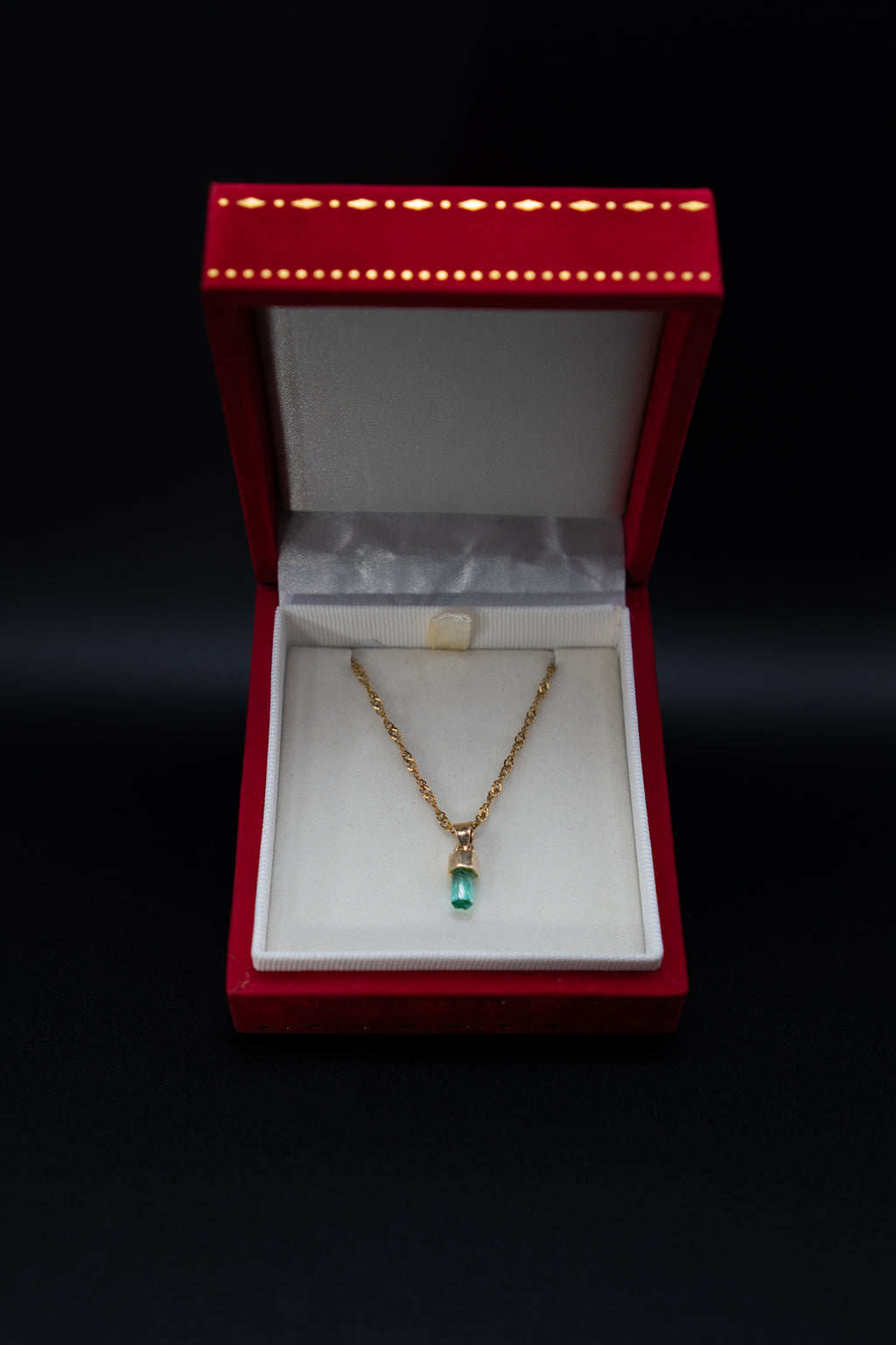 Raw Emerald Crystal Pendant Necklace — 18k Gold Cap