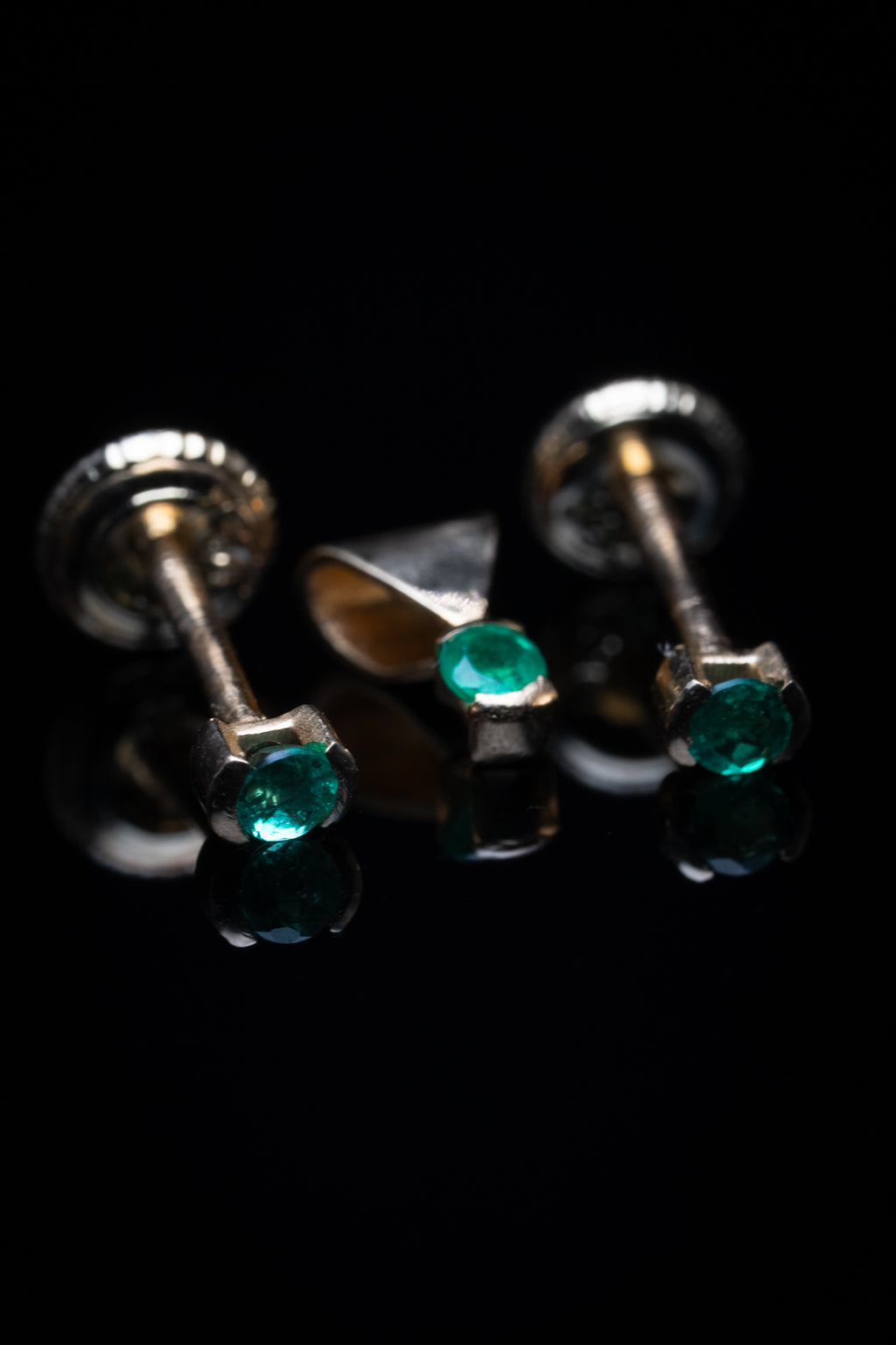 Round Emerald Prong-Set Trio — Screw-Back Studs & Pendant, 18k Gold