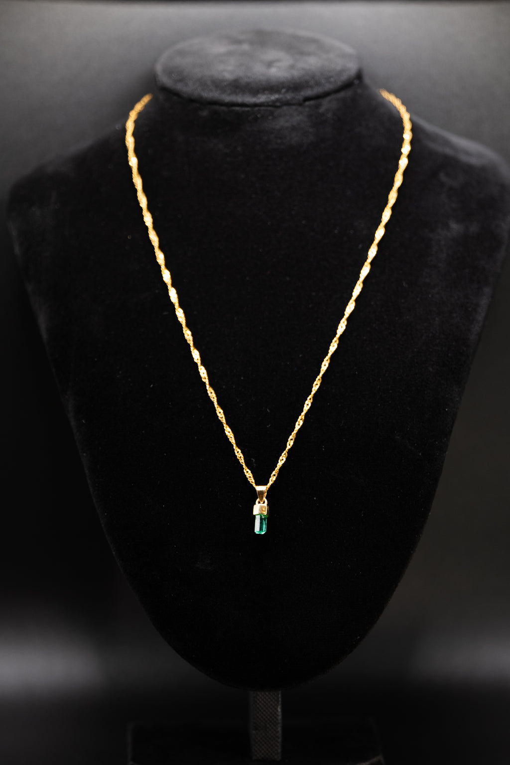 Raw Emerald Crystal Pendant Necklace — 18k Gold Cap