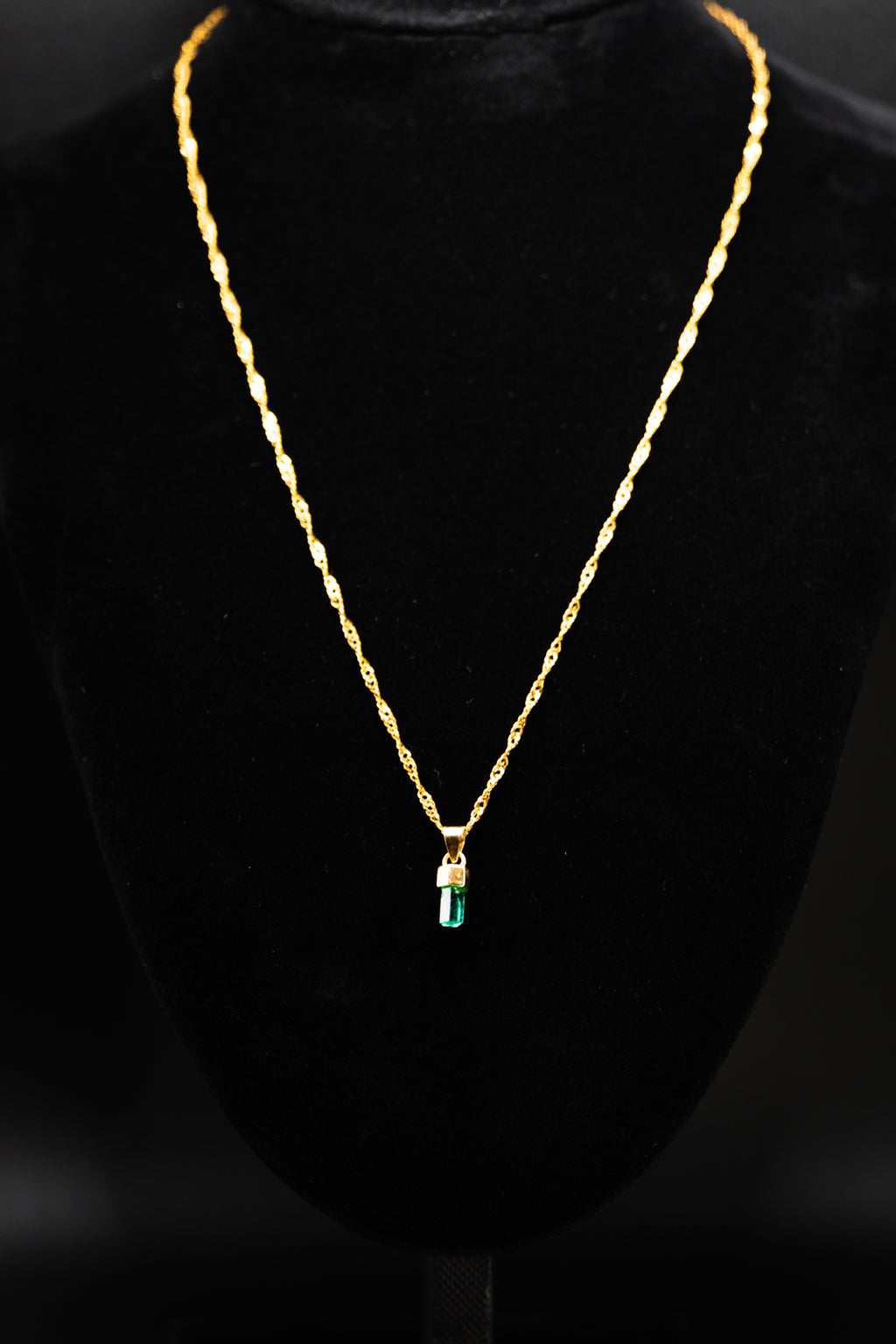 Raw Emerald Crystal Pendant Necklace — 18k Gold Cap