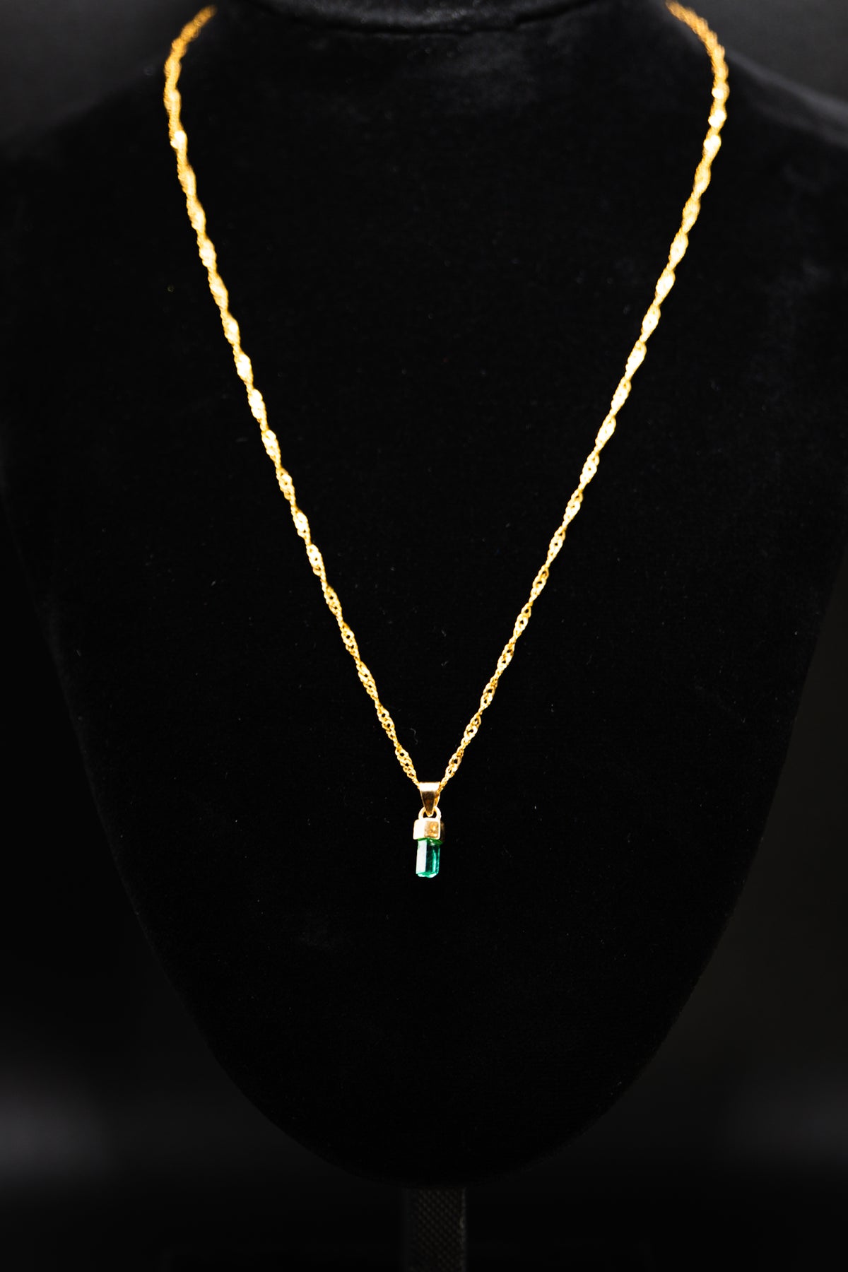 Raw Emerald Crystal Pendant Necklace — 18k Gold Cap