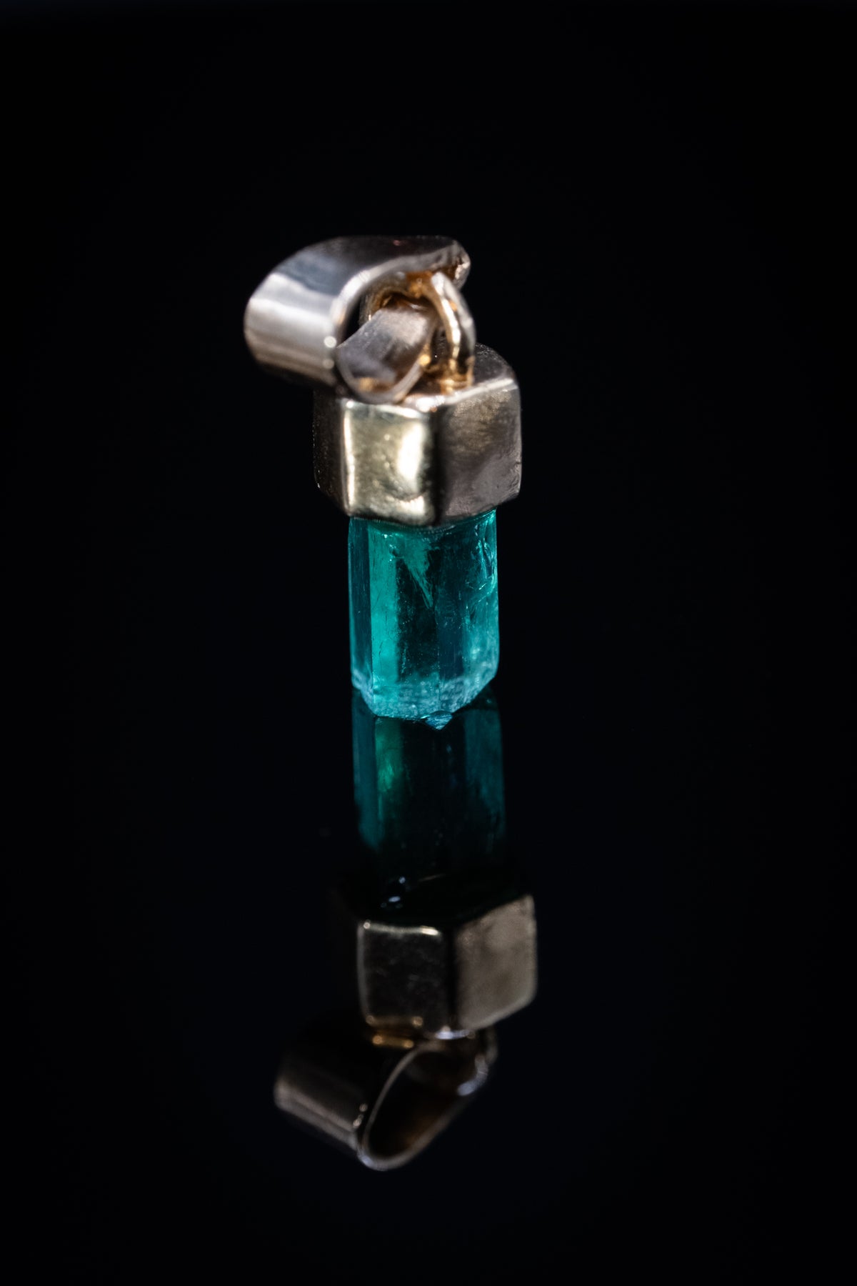 Raw Emerald Crystal Pendant Necklace — 18k Gold Cap