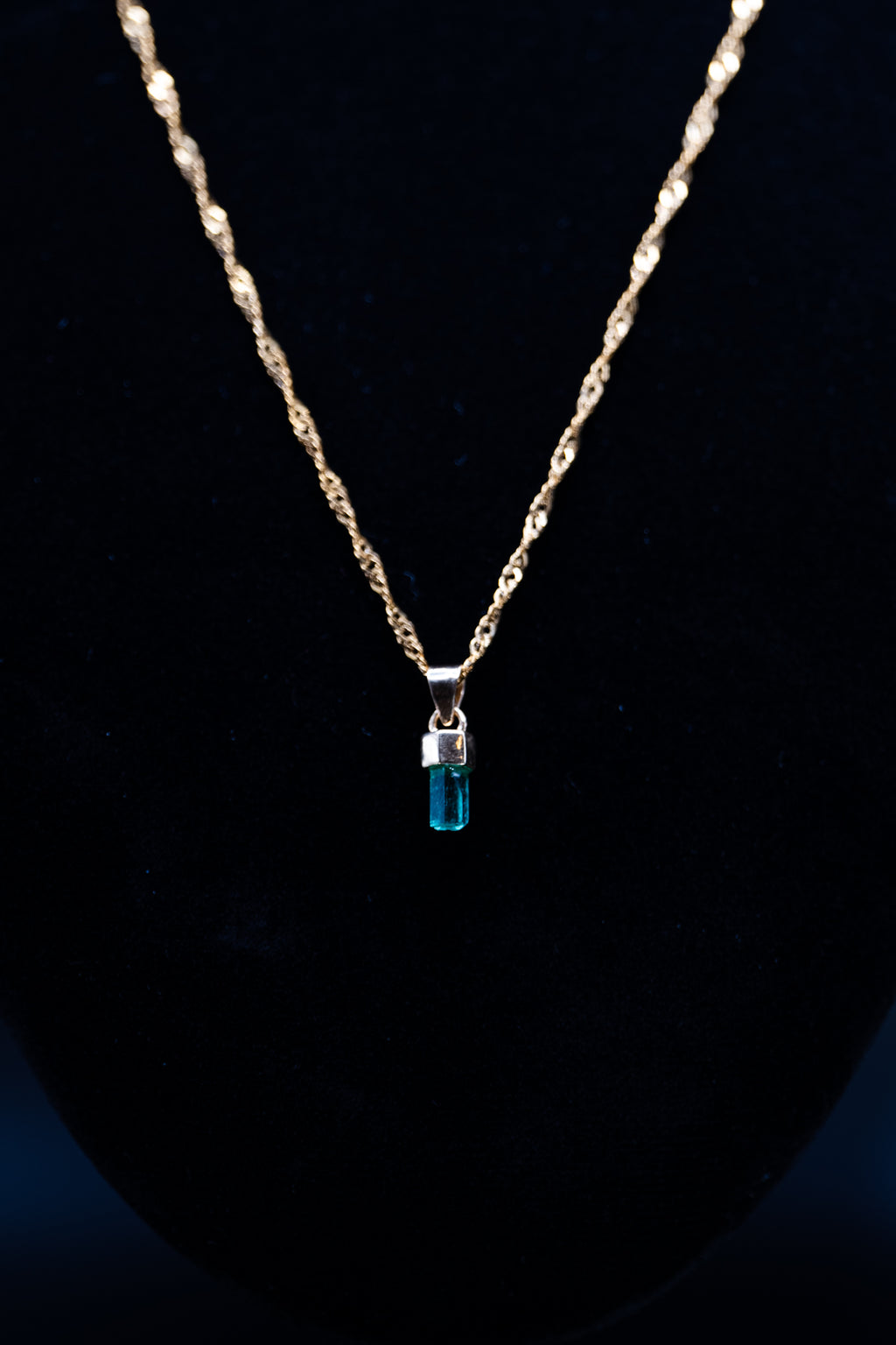Raw Emerald Crystal Pendant Necklace — 18k Gold Cap
