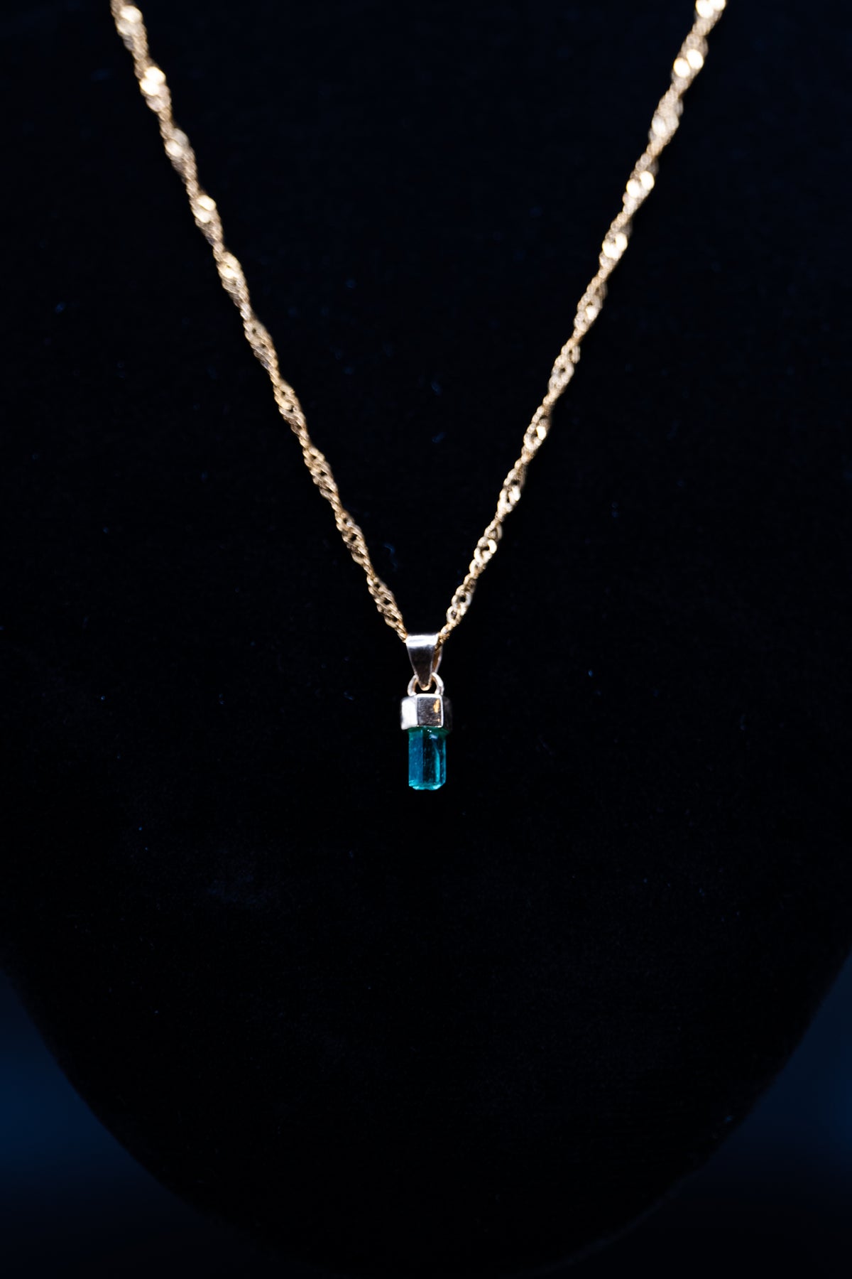 Raw Emerald Crystal Pendant Necklace — 18k Gold Cap